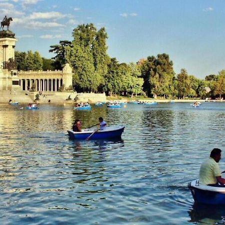 Por Los Pasos De Goya, Parque Retiro Madrid Exterior photo