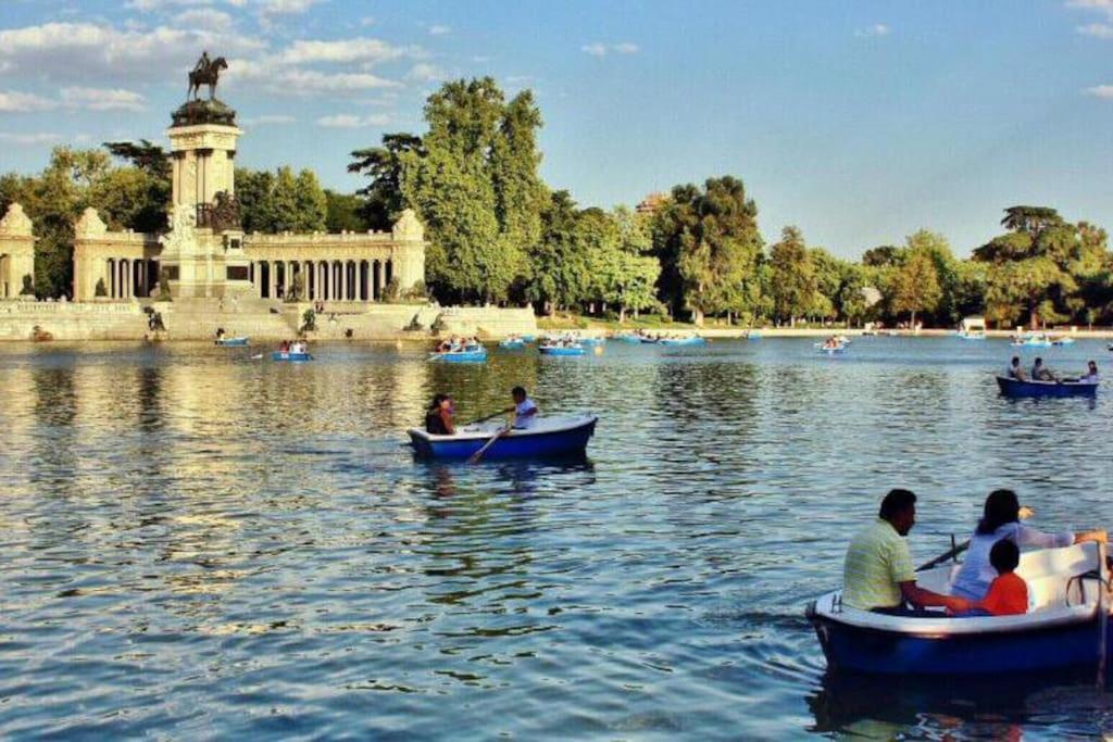 Por Los Pasos De Goya, Parque Retiro Madrid Exterior photo